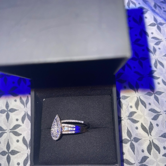 1-1/4 CT. T.W. Composite Baguette and Round Diamond Layered Pear-Shape BridalSet - Picture 3 of 5